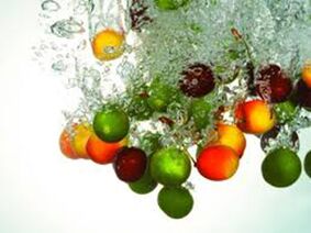 Fruchtpeeling mit Fruchtsäuren, wodurch die Hautzellen erneuert werden